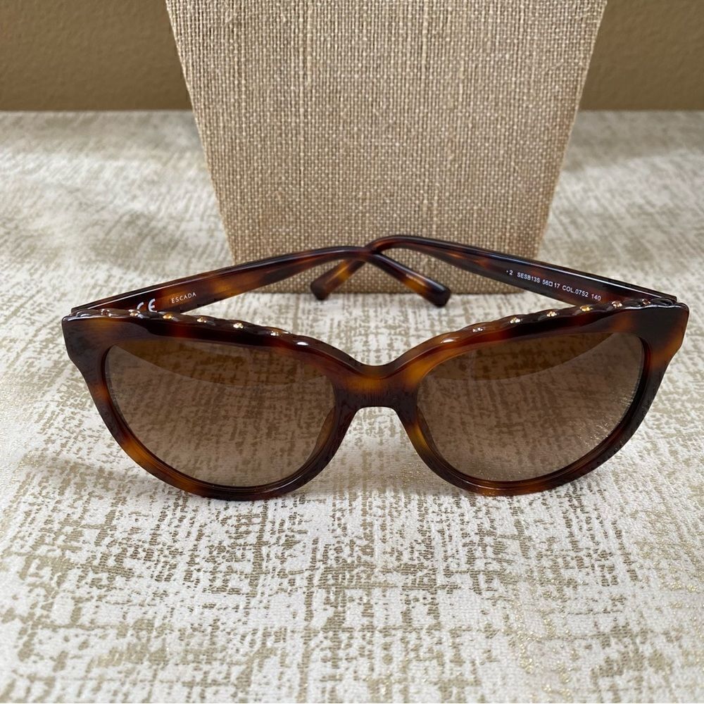 Escada SESB13S Tortoise Cat Eye Sunglasses w/ Rhinestones. NWOT